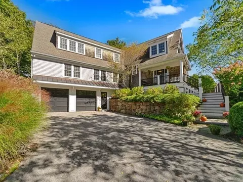 25 Forest St, Manchester, MA 01944