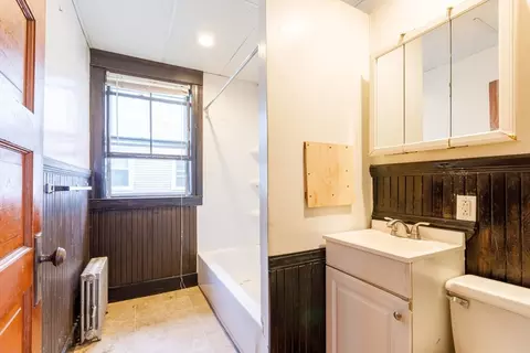 Bath - 10 Tower St, Worcester, MA 01606 photo 2 of 2