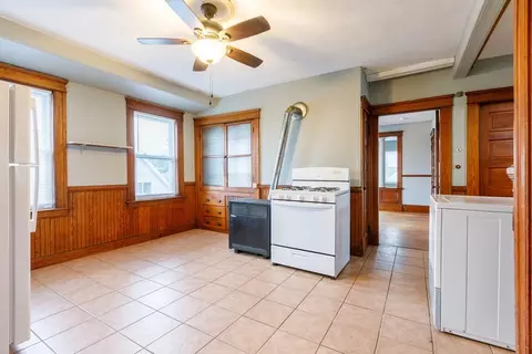 Entry Way - 10 Tower St, Worcester, MA 01606 photo 2 of 5