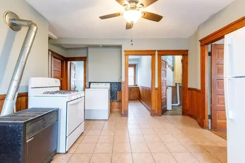 Entry Way - 10 Tower St, Worcester, MA 01606 photo 1 of 5