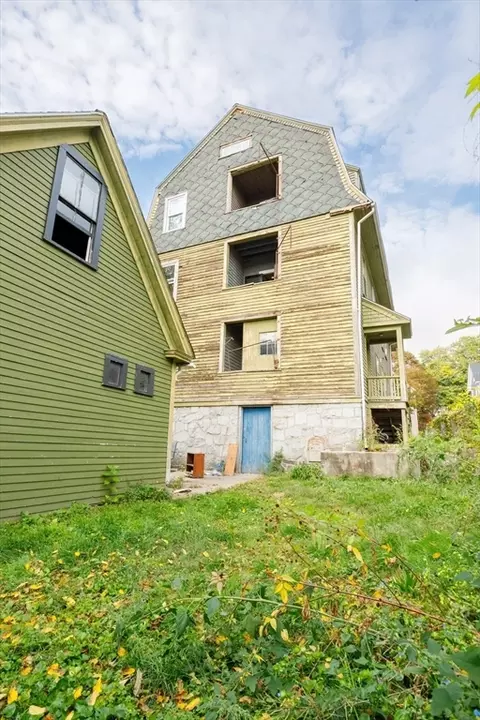 Exterior - 10 Tower St, Worcester, MA 01606 photo 5 of 7