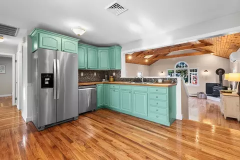 180 E Lothrop St, Beverly, MA 01915 photo 3