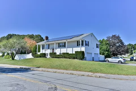 88 Vine St, Auburn, MA 01501
