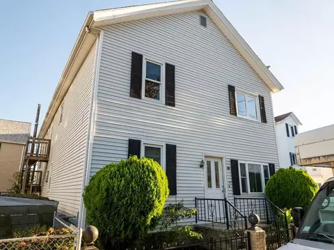 96 Wellington St, Fall River, MA 02720