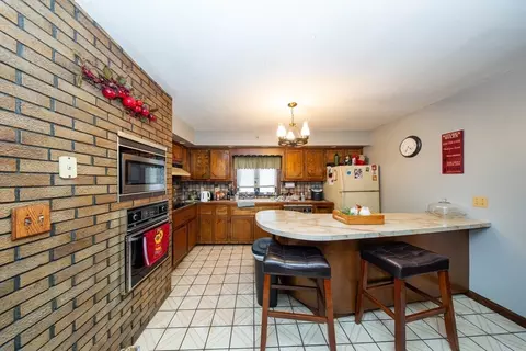 96 Wellington St, Fall River, MA 02720 photo 9