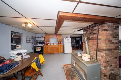 96 Wellington St, Fall River, MA 02720 photo 28