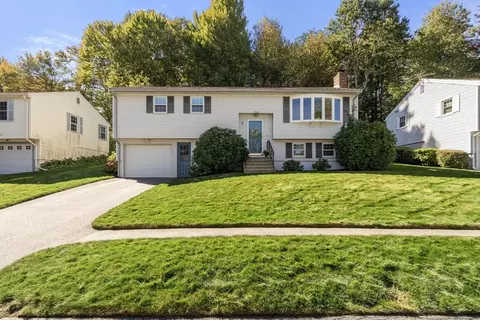 7 Otter Trl, Worcester, MA 01605