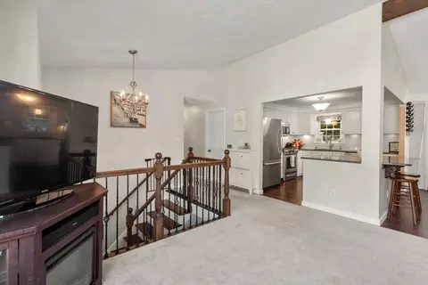 7 Otter Trl, Worcester, MA 01605 photo 2