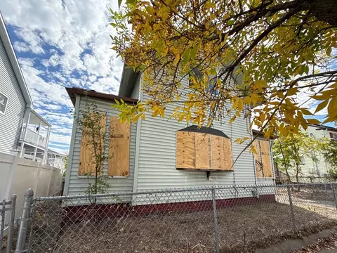 12 Howard St, Lynn, MA 01902