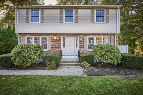 5 Cunningham Cir, Waltham, MA 02453