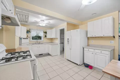 76 Montgomery, Chicopee, MA 01020 photo 2