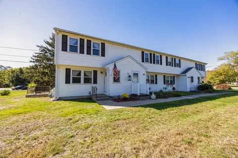 166 E Bacon St #4, Plainville, MA 02762