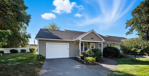 10 Parc Pl #2, Southampton, MA 01073