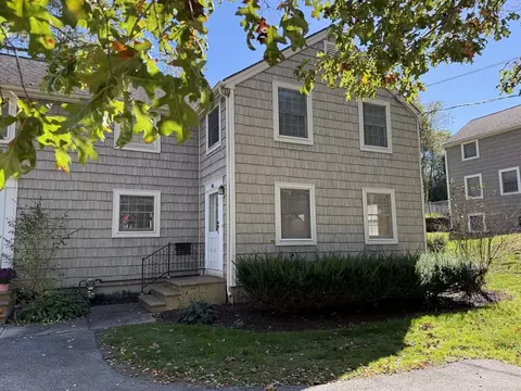 58 Laurel St #B, Greenfield, MA 01301