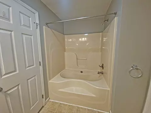 28 Brooks St, Worcester, MA 01606 photo 9
