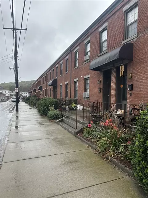 37 Grove St #37, Clinton, MA 01510