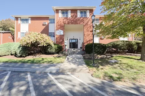 3 Dailey St #J, Attleboro, MA 02703