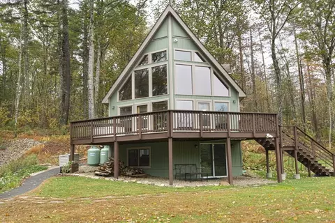 17 W Shore Dr, Ashburnham, MA 01430