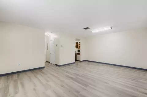 195 Thorndike St #4, Lowell, MA 01852