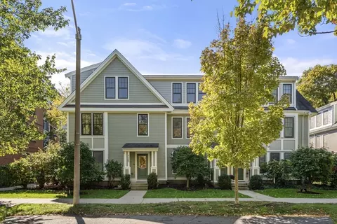 125 Crowninshield Rd #125, Brookline, MA 02446