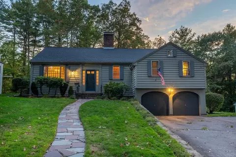 9 Fernway, Lynnfield, MA 01940