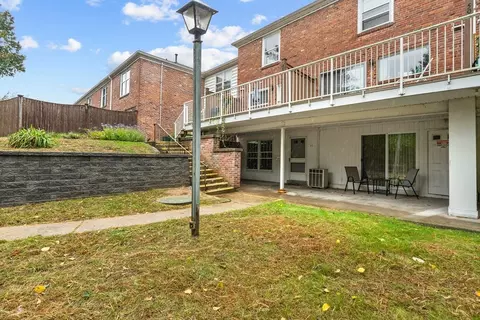 80 Williamsburg Dr #80, Springfield, MA 01108