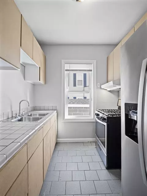 306 Mott St, Fall River, MA 02721 photo 8