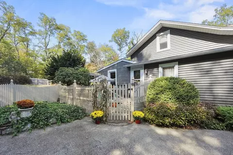 27 Viola Ave, Haverhill, MA 01832