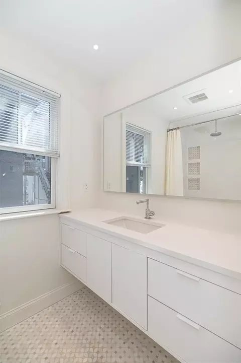 Bath - 6 Prospect Ct, Gloucester, MA 01930 photo 1 of 1