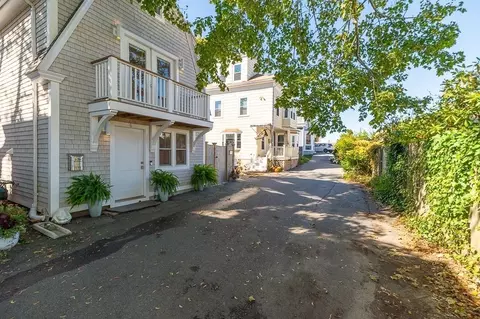 Exterior - 6 Prospect Ct, Gloucester, MA 01930 photo 5 of 9