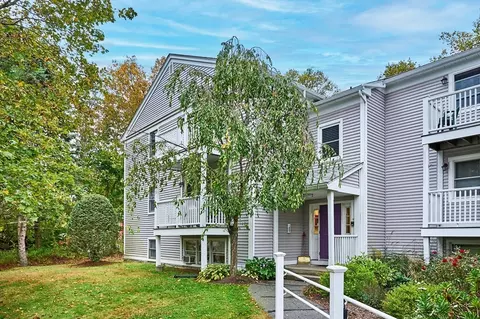 44 Evergreen Rd #302, Leeds, MA 01053