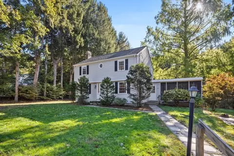16 Woodrow St, Hudson, MA 01749