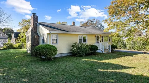 71 Harding Rd, Fairhaven, MA 02719
