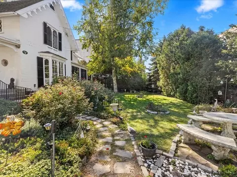 92 Old River Pl, Dedham, MA 02026 photo 2