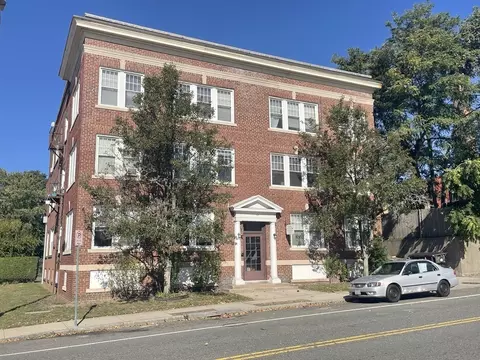 329 Beech St, Holyoke, MA 01040