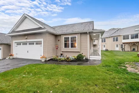 14 Stratford Village Dr #14, Millbury, MA 01527