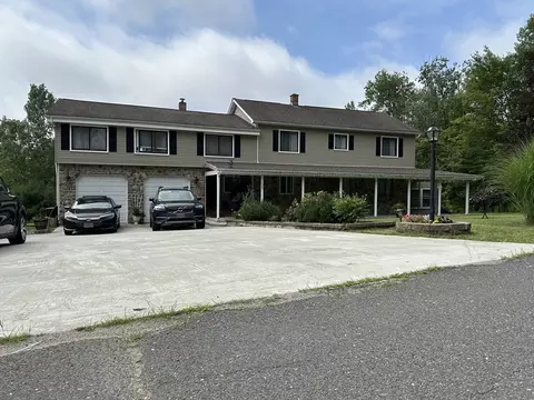 170 Timberidge Dr, Russell, MA 01071