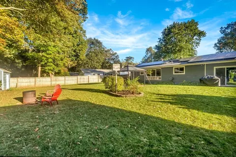 Exterior - 32 Lindsay Rd, Springfield, MA 01128 photo 7 of 8