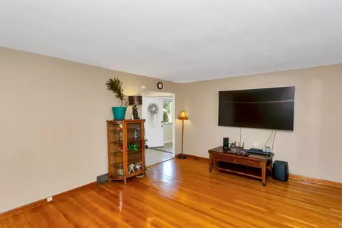 Living - 32 Lindsay Rd, Springfield, MA 01128 photo 4 of 4