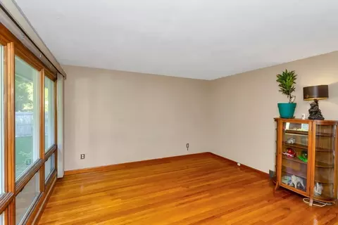 Living - 32 Lindsay Rd, Springfield, MA 01128 photo 2 of 4