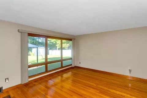 Living - 32 Lindsay Rd, Springfield, MA 01128 photo 1 of 4