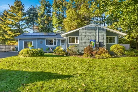32 Lindsay Rd, Springfield, MA 01128