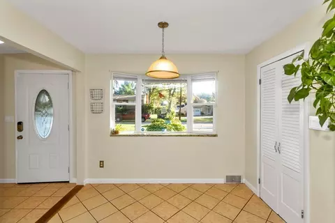 Entry Way - 32 Lindsay Rd, Springfield, MA 01128 photo 1 of 1
