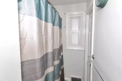 Bath - 32 Lindsay Rd, Springfield, MA 01128 photo 2 of 4