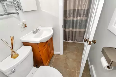 Bath - 32 Lindsay Rd, Springfield, MA 01128 photo 4 of 4