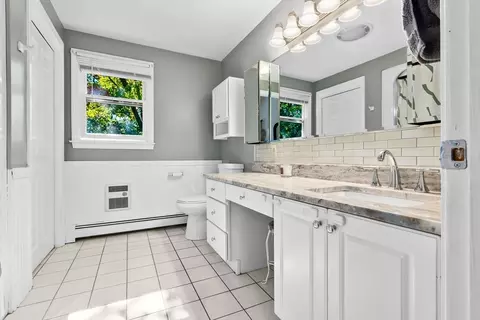 Bath - 64 Vine St, Saugus, MA 01906 photo 4 of 5