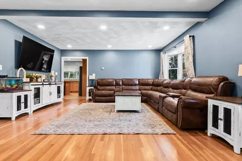 Living - 64 Vine St, Saugus, MA 01906 photo 2 of 3