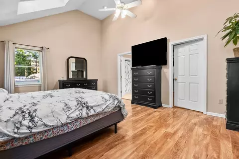 Bedroom - 64 Vine St, Saugus, MA 01906 photo 5 of 6