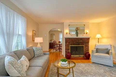Living - 49 Prudential Rd, Worcester, MA 01606 photo 1 of 4