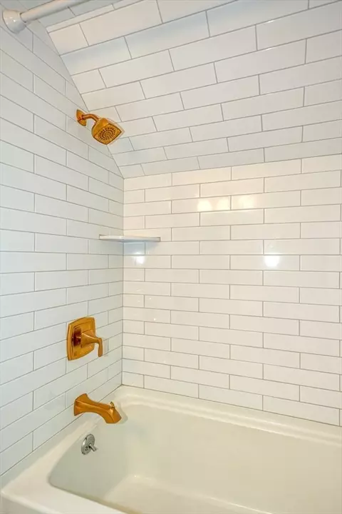 Bath - 49 Prudential Rd, Worcester, MA 01606 photo 3 of 4